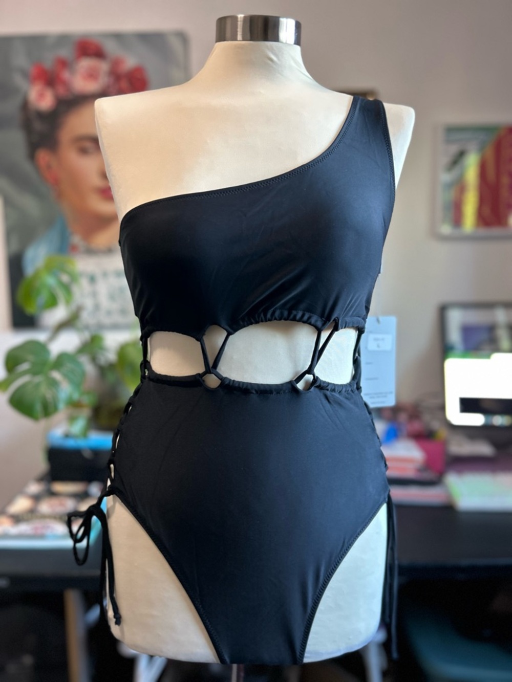 Yira black one black piece swimsuit hips details one shoulder size large